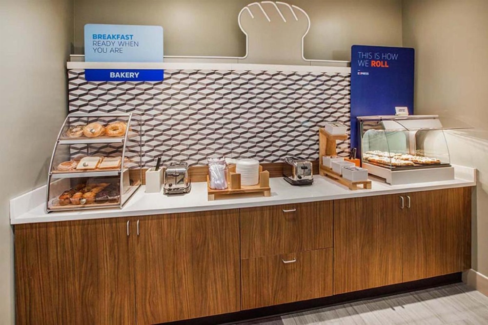Holiday Inn Express & Suites Raleigh Airport - Brier Creek Image 10