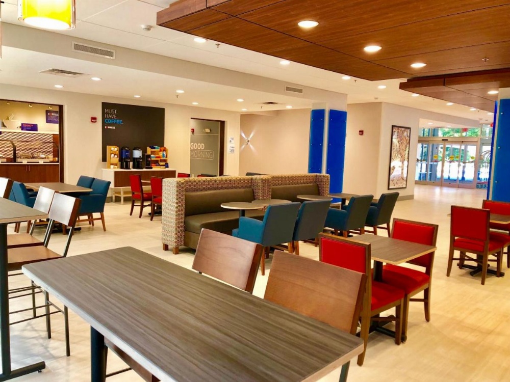 Holiday Inn Express & Suites Raleigh Airport - Brier Creek Image 13