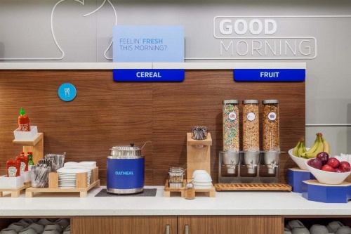 Holiday Inn Express & Suites Raleigh Airport - Brier Creek image 7